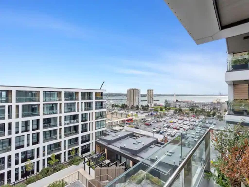 Sleek Modern Studio With Balcony Auckland Dış mekan fotoğraf