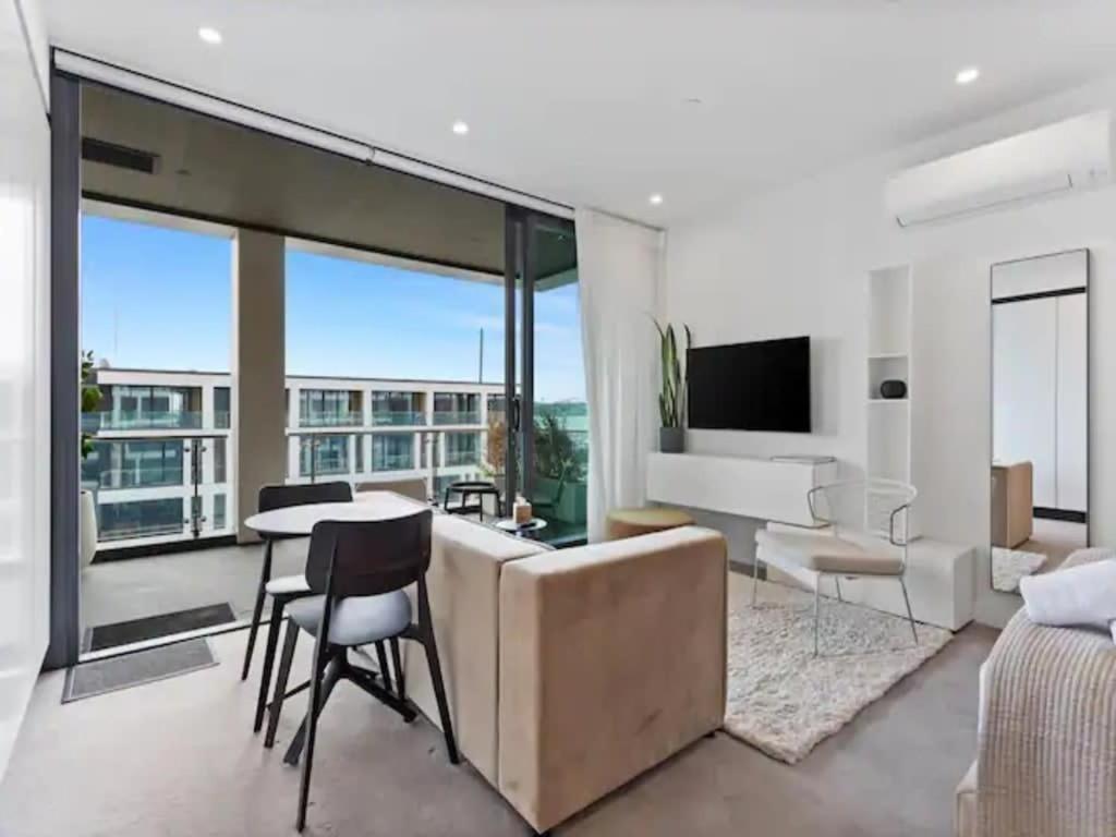 Sleek Modern Studio With Balcony Auckland Dış mekan fotoğraf