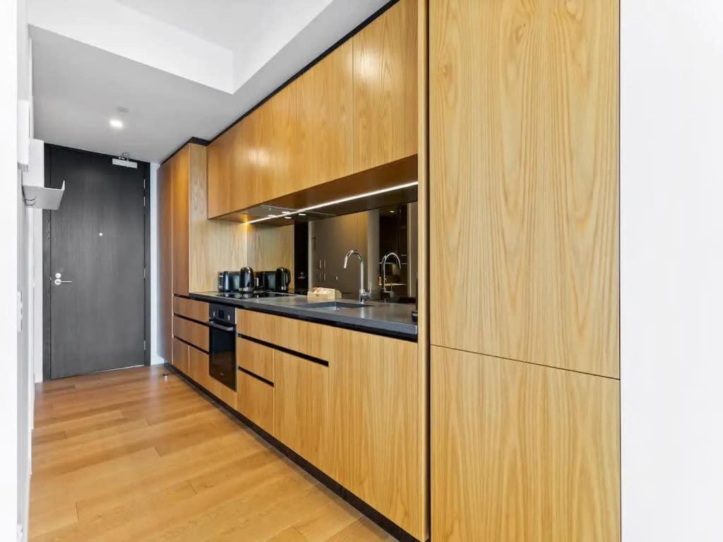 Sleek Modern Studio With Balcony Auckland Dış mekan fotoğraf
